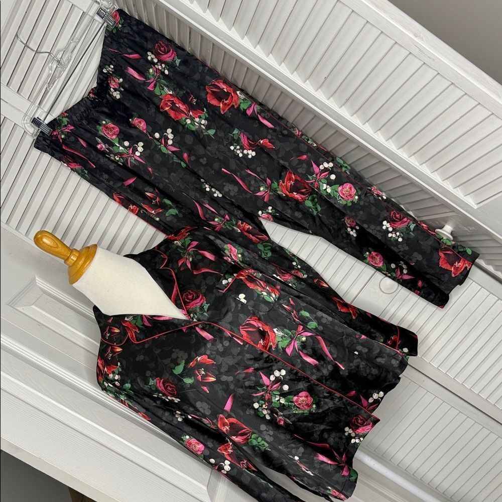 Victoria's Secret Black Floral pajama set